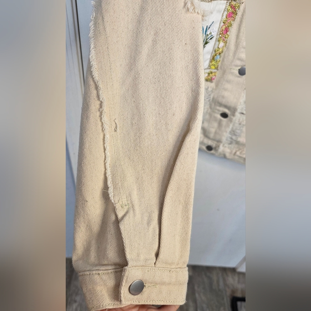 POL Women's Distressed Cream Patchwork Denim Jacket Like New! - Picture 5 of 16
